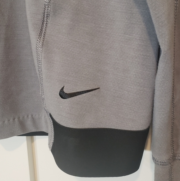 Nike Dri Fit Training Top Long Sleeve Gray Size Small JUST DO IT On Rear Waist - Picture 6 of 16